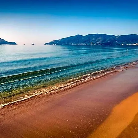 S Azure Nest - Serene Summer Getaway فندق مدينة زاكينثوس